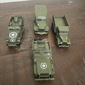 PLAYING MANTIS MILITARY DIECAST VEHICLES LOT OF 4